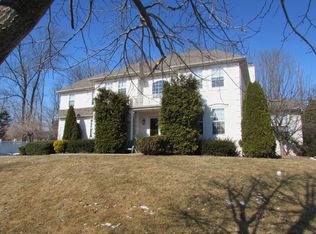 304 Country Ridge Dr, Royersford, PA 19468