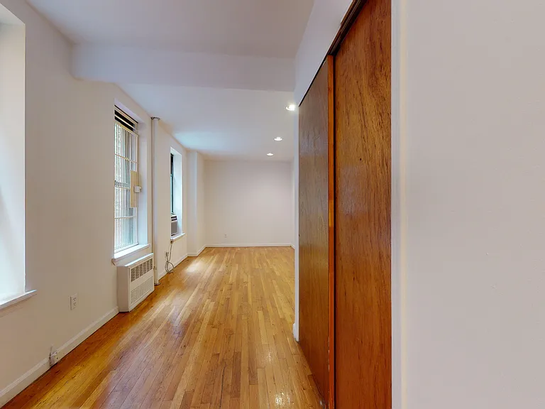 334 E 78th St #21 — Photo 4