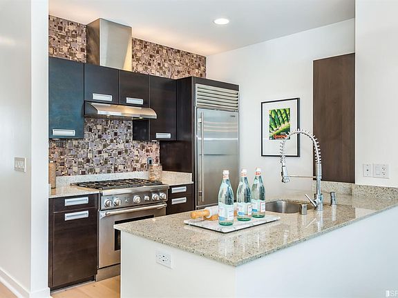 5th image of 300 Berry St Unit 551