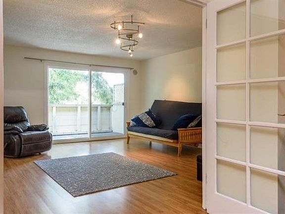 4th image of 1033 Crestview Dr APT 303