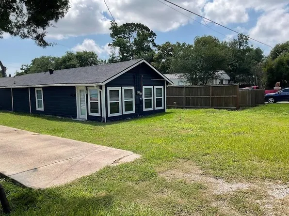 4711 3rd St, Bacliff, TX 77518