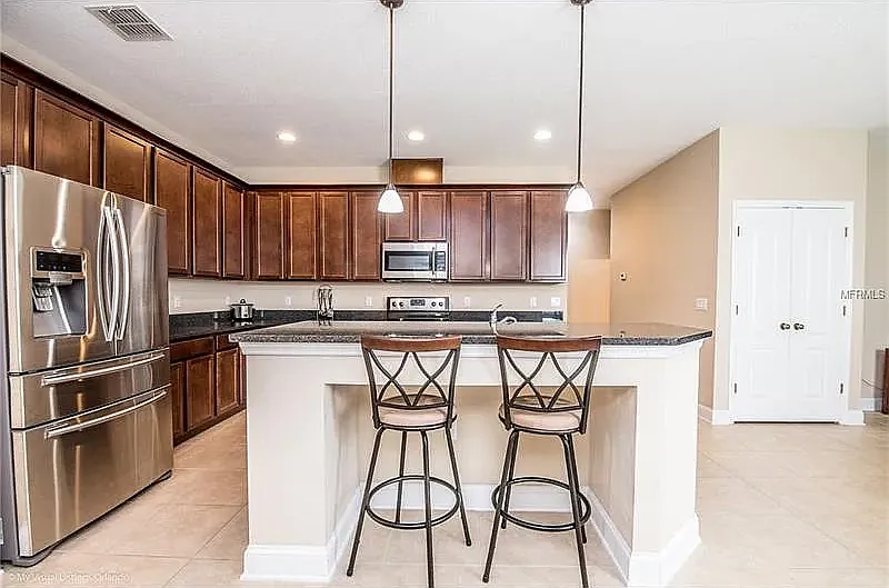 4 bed, 2112 sqft, $2,950 — Photo 2