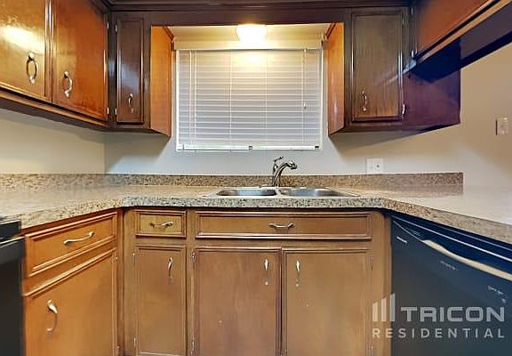 2nd image of 2918 Crest Park Dr