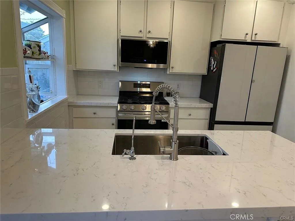 3 bed, 1114 sqft, $4,900 — Photo 3