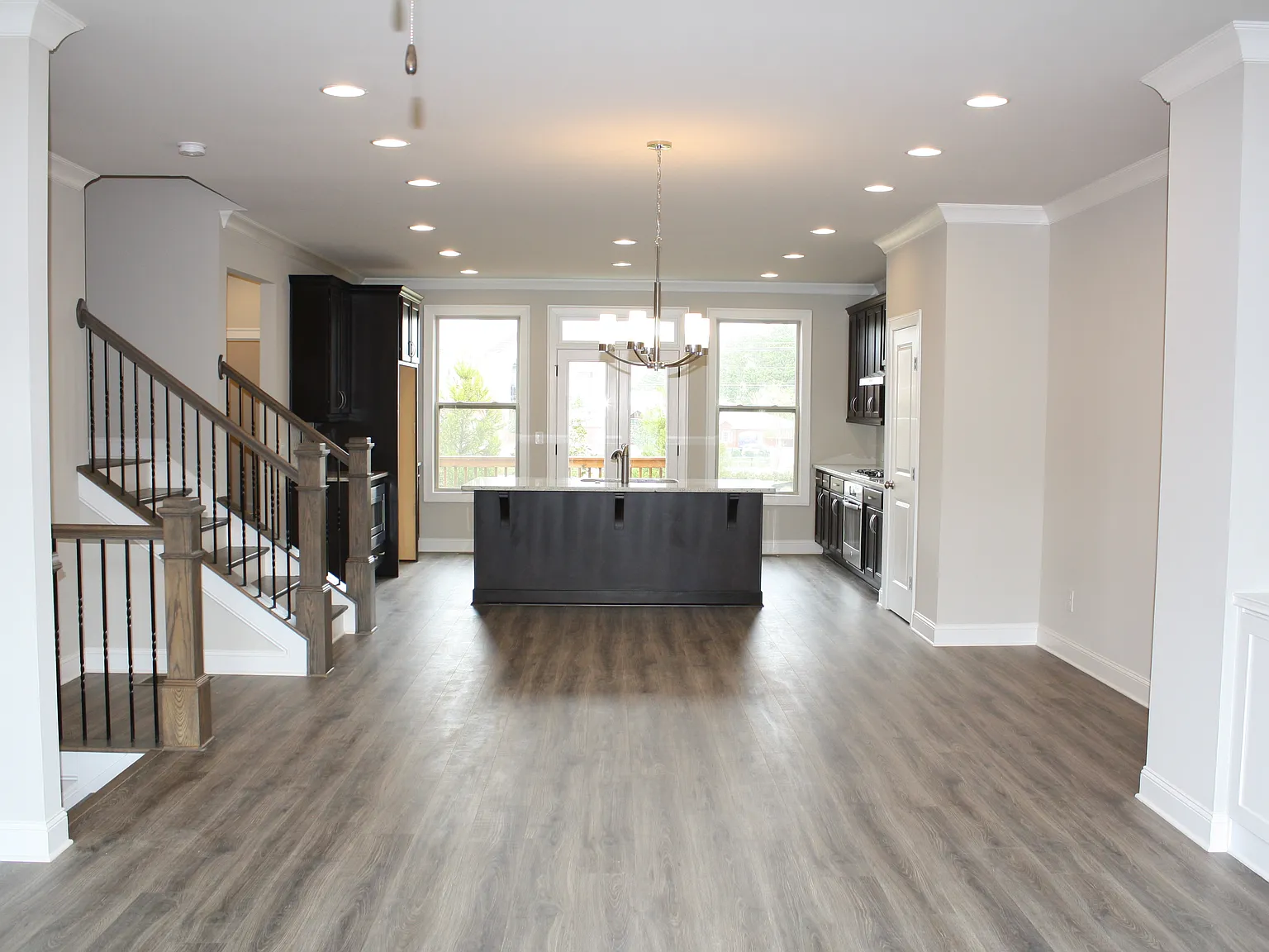4 bed, 3.5 bath, 2400 sqft, $2,995 — Photo 4