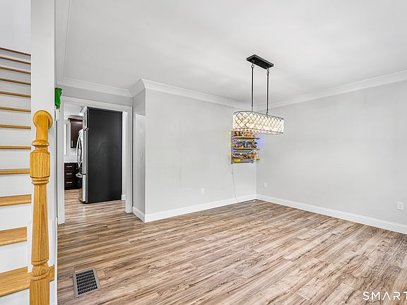 3rd image of 25 Spring Rock Road