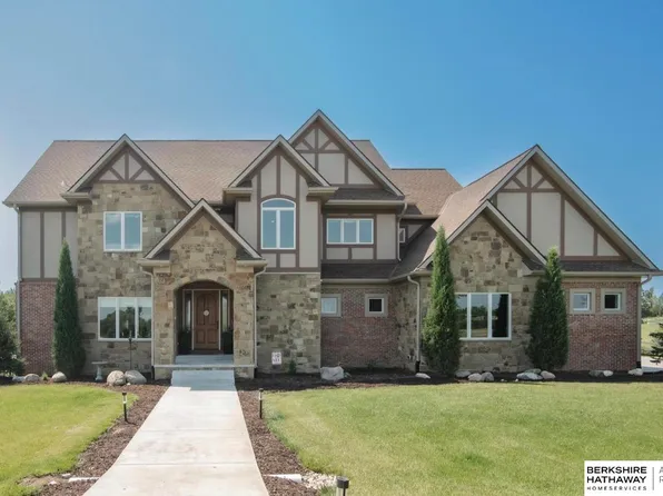 17350 Birdsong Pl, Hickman, NE 68372