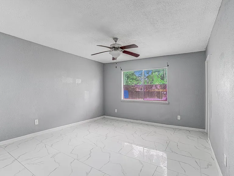 14618 Flair Dr — Photo 14