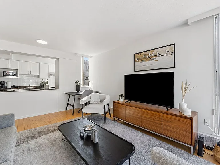 1251 Jervis St — Photo 33