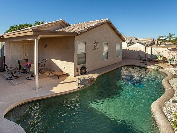 Sparkling Pebbletech Pool