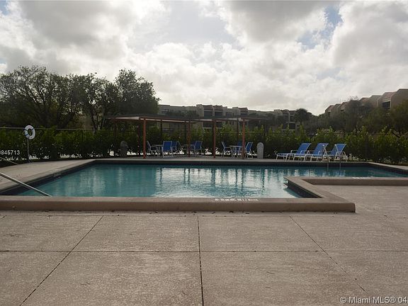 5th image of 170 Lakeview Dr APT 202