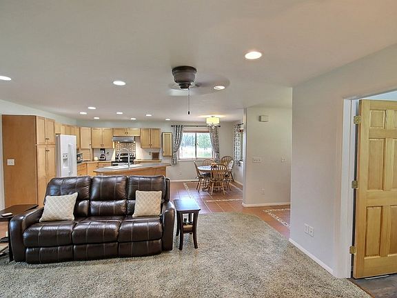 3rd image of 13760 Trammell Ln