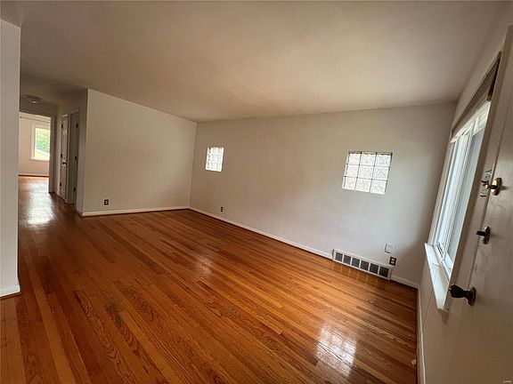 3rd image of 3410 Manhattan Ave