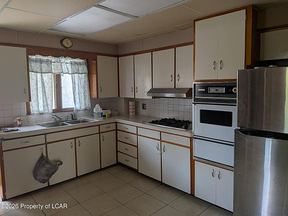 4th image of 11 Bruce Ln