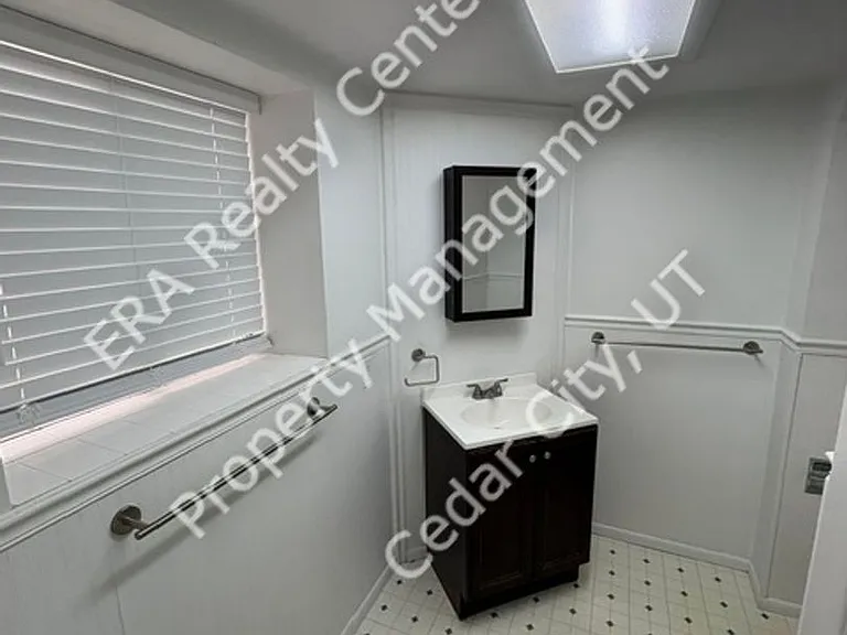 563 S 940 W — Photo 12