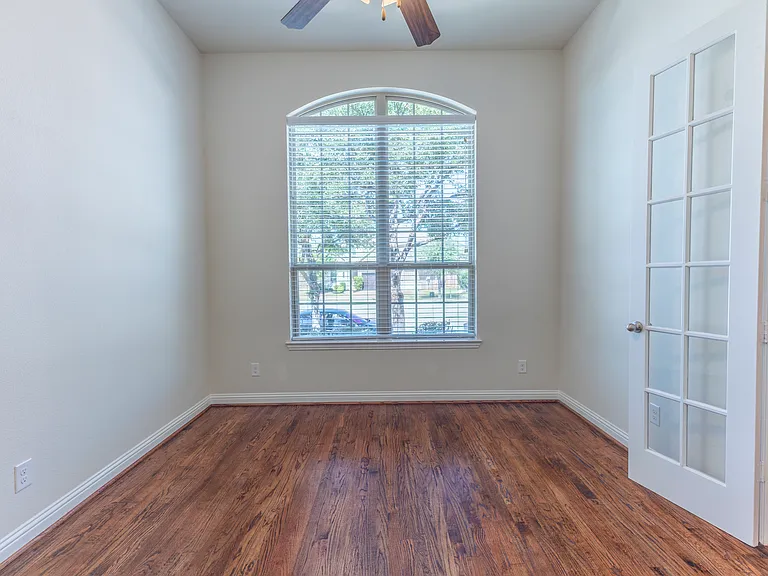 825 Warwick Blvd — Photo 41