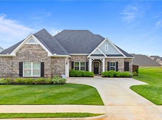 1706 Hidden Lakes Dr, Opelika, AL 36801