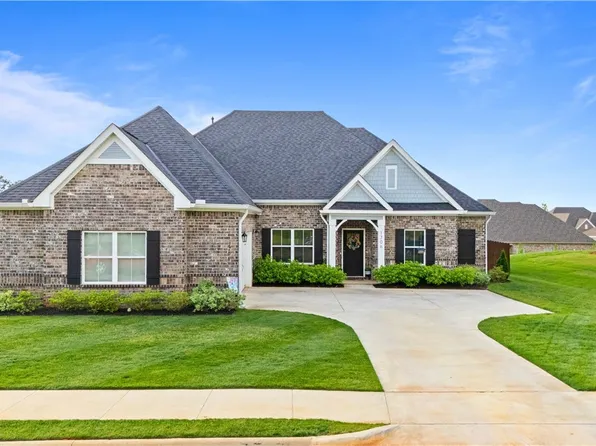 1706 Hidden Lakes Dr, Opelika, AL 36801