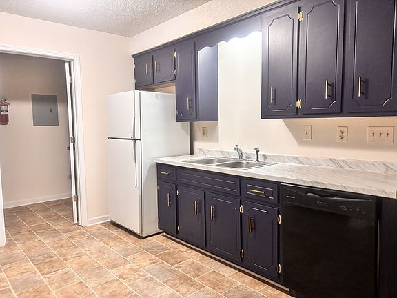 4th image of 3874 Northeast Dr