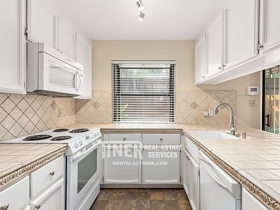 4th image of 2278 Sierra Blvd