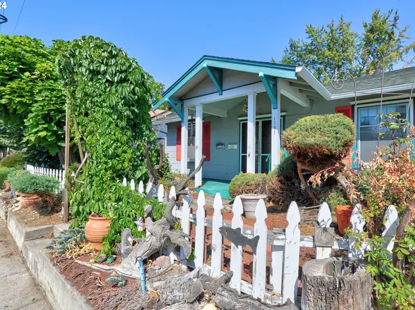 1107 E 9th St, The Dalles, OR 97058