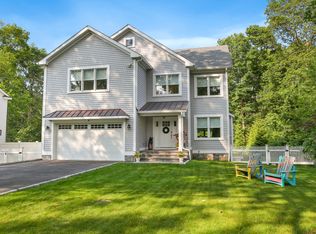 200 Harvester Rd, Fairfield, CT 06825