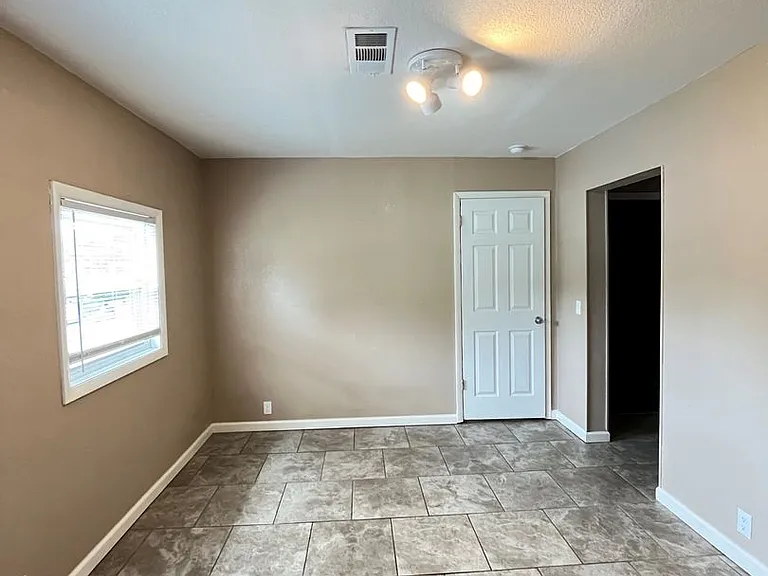 1848 E Rolling Hills Dr — Photo 6