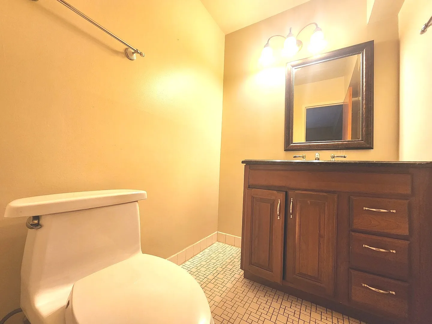2 bed, 1.5 bath, 1250 sqft, $2,000 — Photo 2