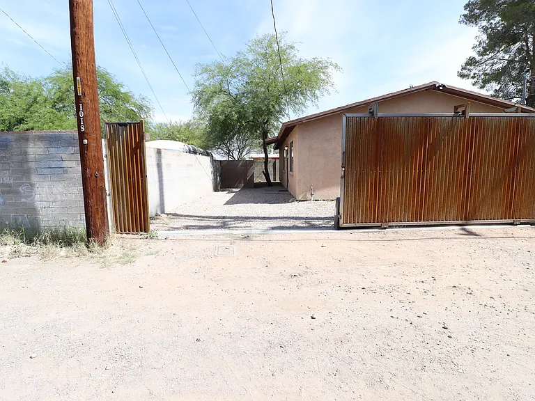 1020 E Silver St — Photo 11