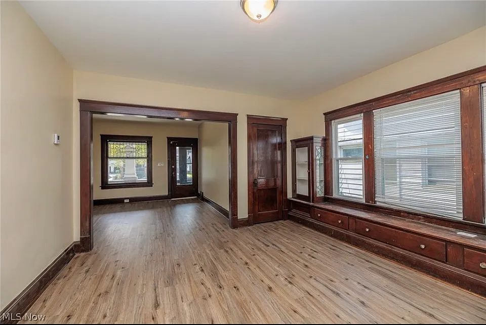 2 bed, 1100 sqft, $1,200 — Photo 2