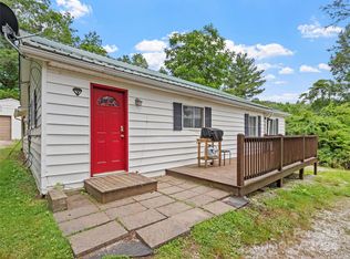 929 Altapass Hwy, Spruce Pine, NC 28777