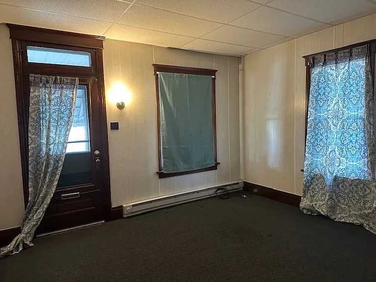 606A Center St — Photo 3