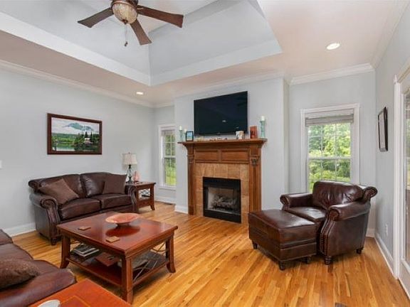 5th image of 315 McFarland Ln