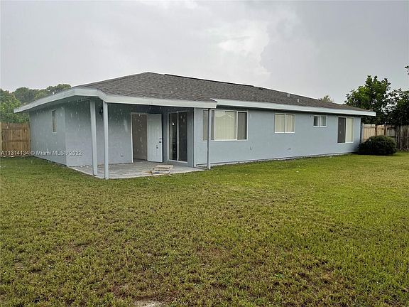 3rd image of 1385 SE Oakmont Ln #1385