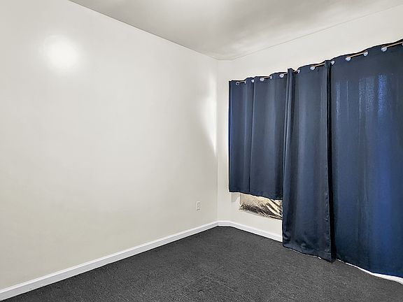 4th image of 14448 Roosevelt Ave APT 5C