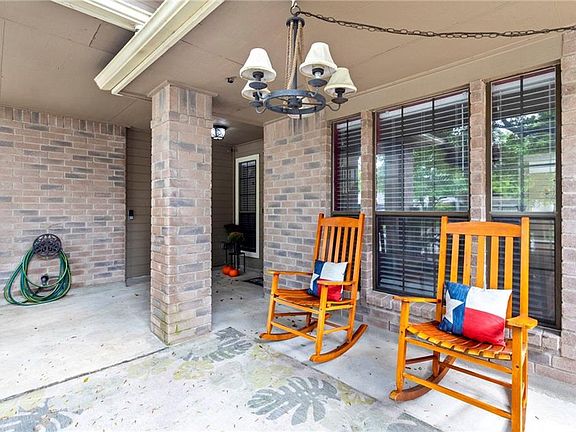 5th image of 1212 Weatherford Dr
