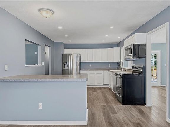 5th image of 3017 S Hall Rd