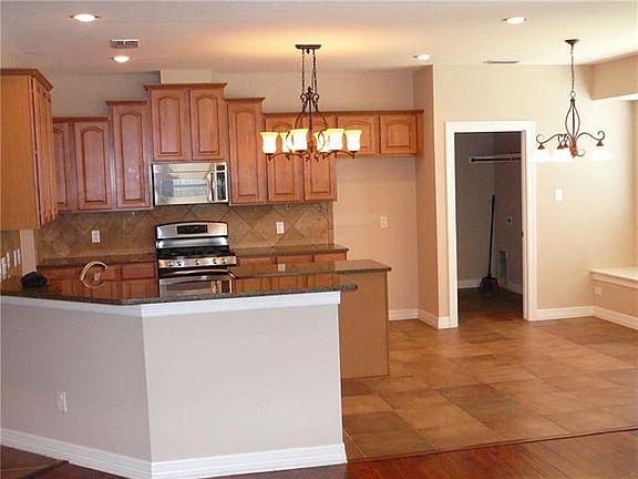 4th image of 1400 Condor Dr