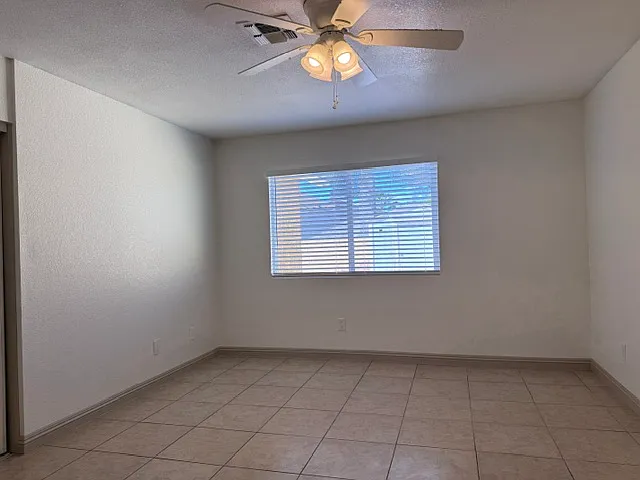 Master Bedroom w/ceiling fan