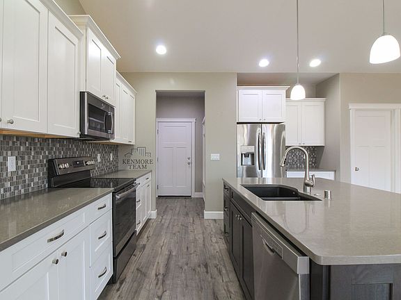 3rd image of 1711 S Dewberry Pl