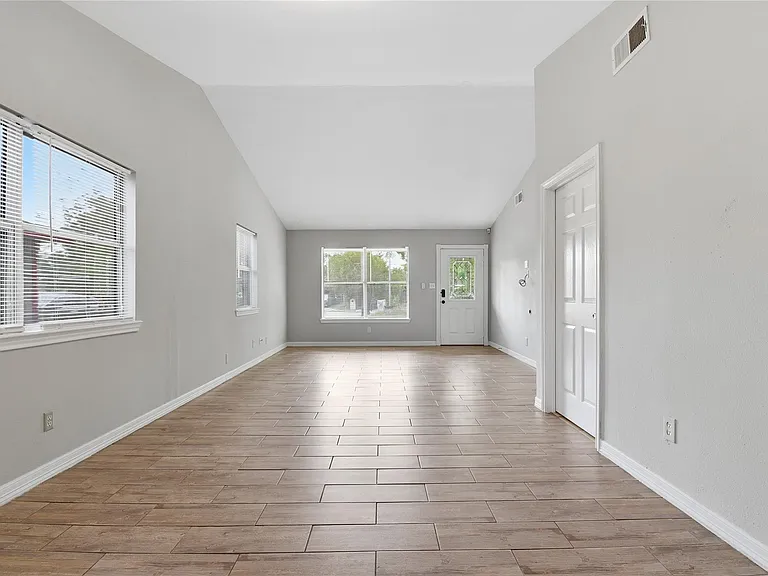 6203 Gaston St — Photo 6