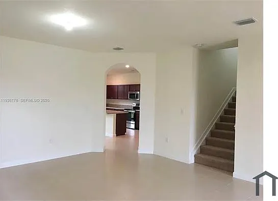 5 bed, $4,200 — Photo 4