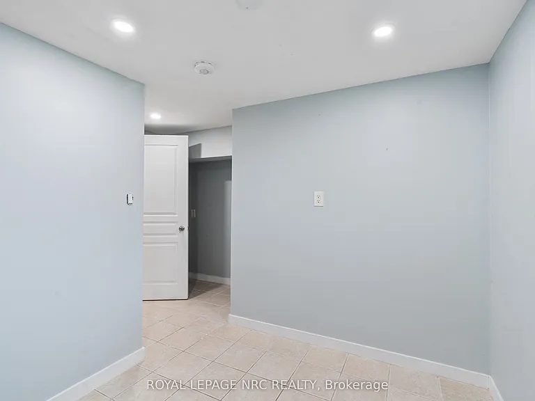 51 Jacobson Ave #LOWER — Photo 12