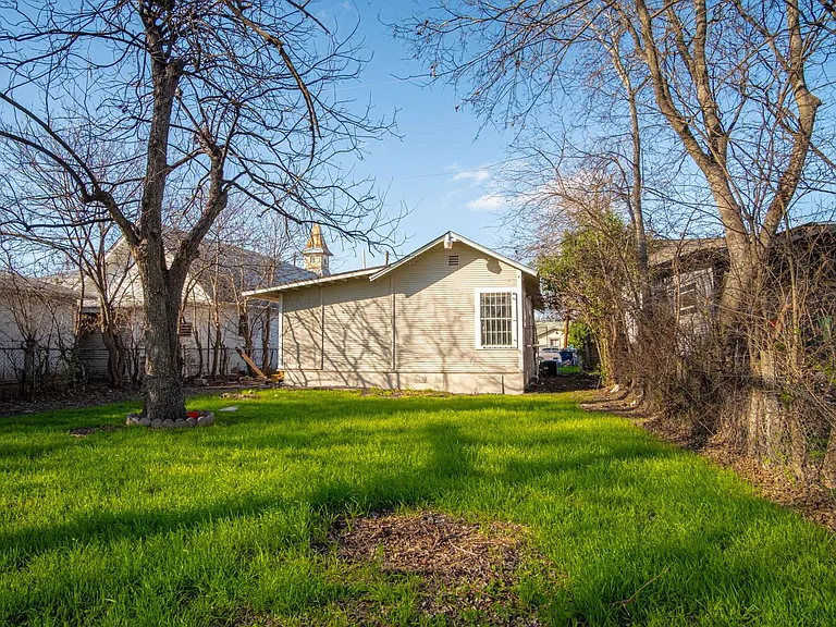 1518 Burnet St — Photo 21