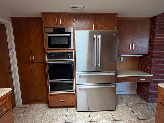 2nd image of 1300 Oak Ave
