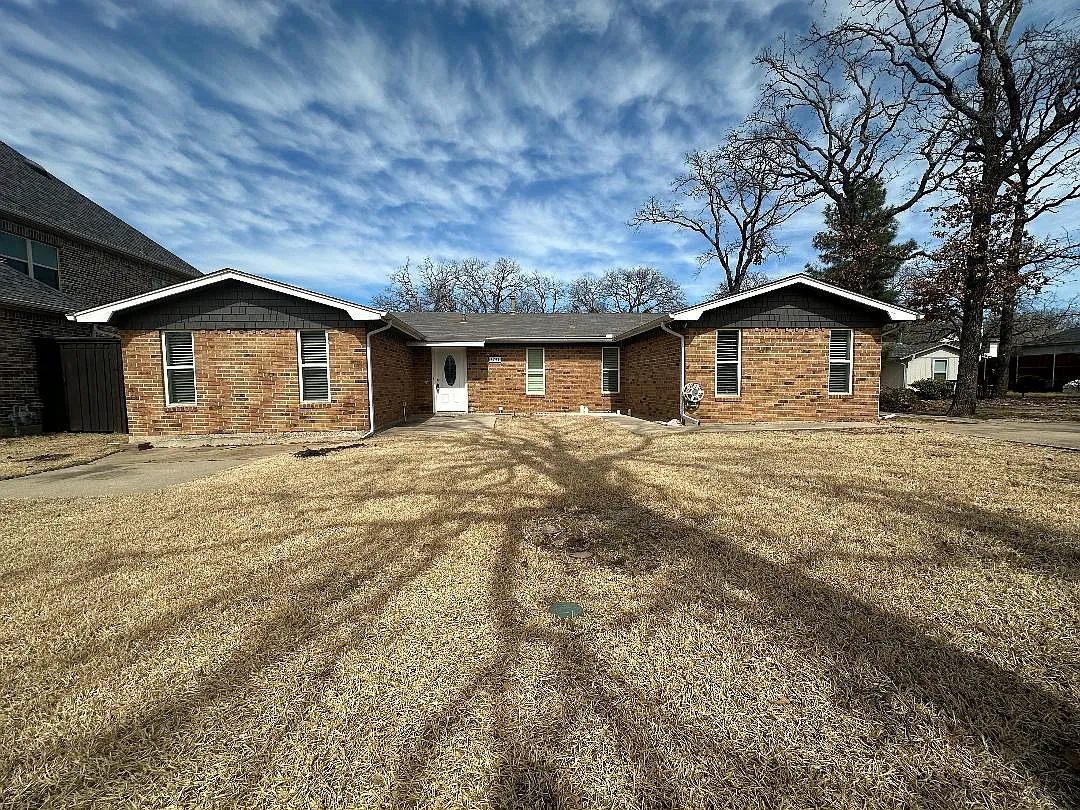 4 bed, 2339 sqft, $2,700 — Photo 2