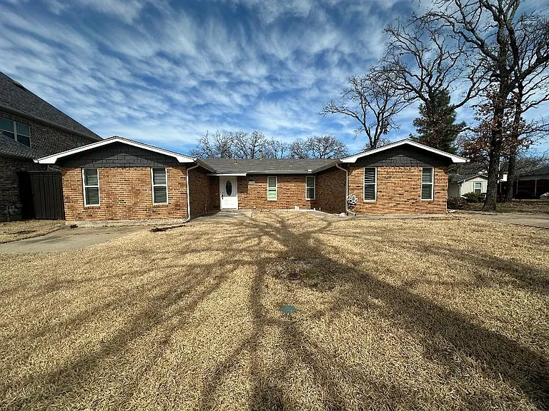 532 Oak Grove Ln — Photo 2