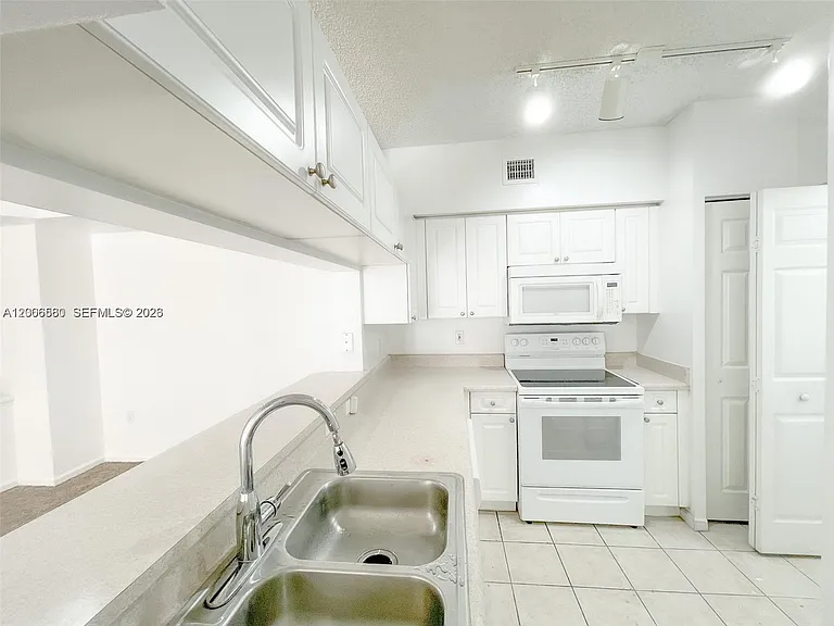 17150 N Bay Rd #2602 — Photo 11