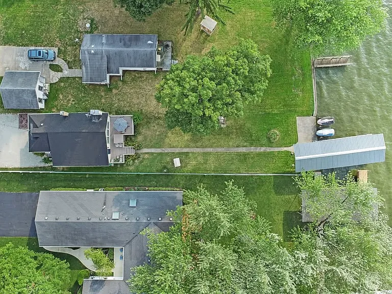 1904 River Terrace Dr — Photo 2