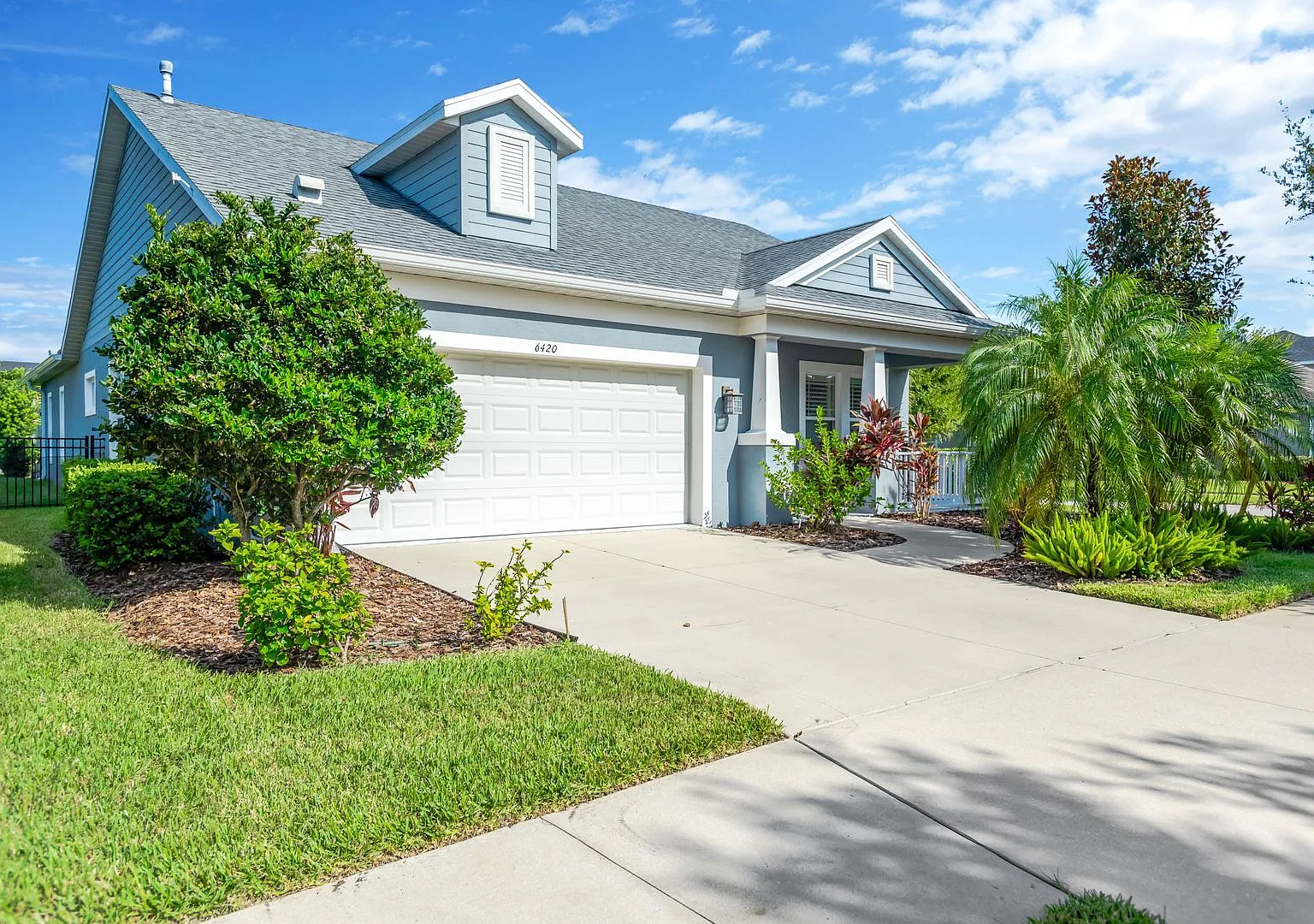 3 Bedroom 3 Bathroom Pool Home — Photo 3